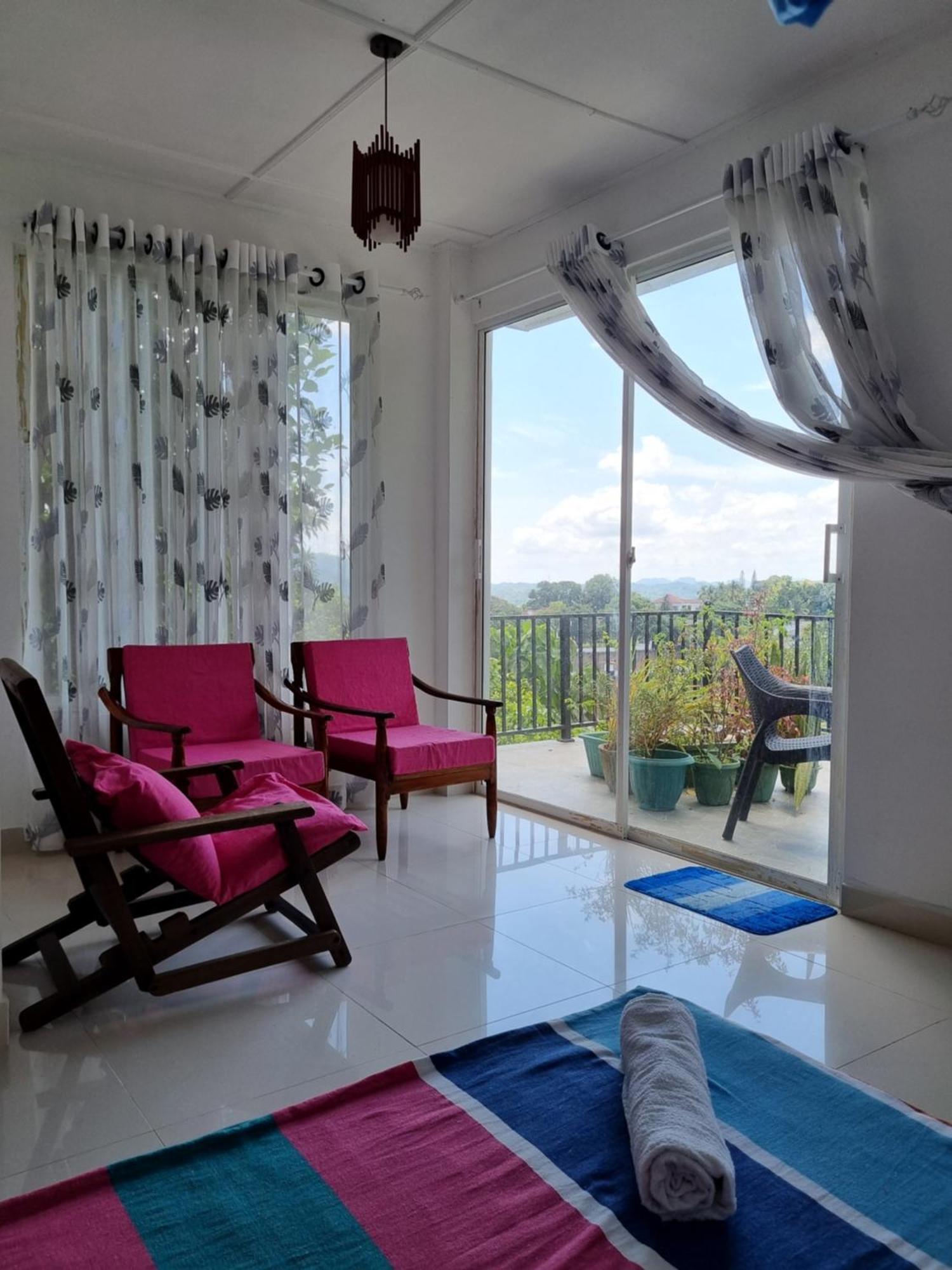 Squirrel'S Nest Hotel Kandy Exterior photo